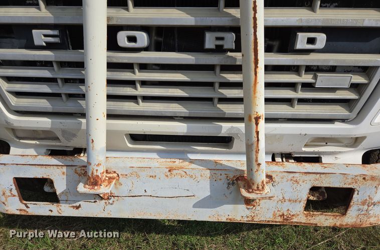 image for item DT5356 1982 Ford B700 bucket truck