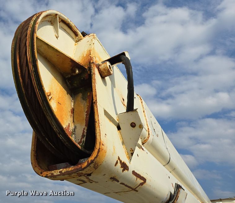 image for item DT5356 1982 Ford B700 bucket truck