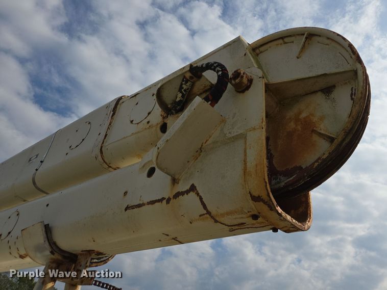 image for item DT5356 1982 Ford B700 bucket truck