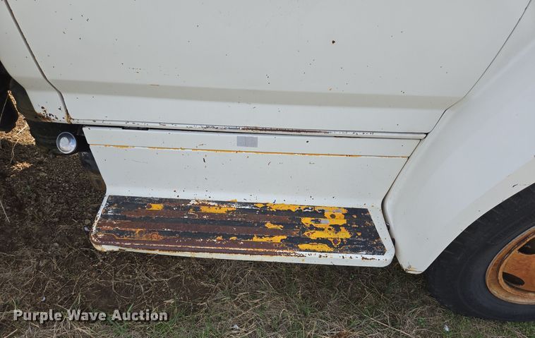 image for item DT5356 1982 Ford B700 bucket truck