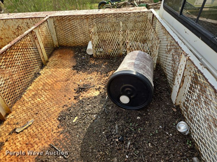 image for item DT5356 1982 Ford B700 bucket truck