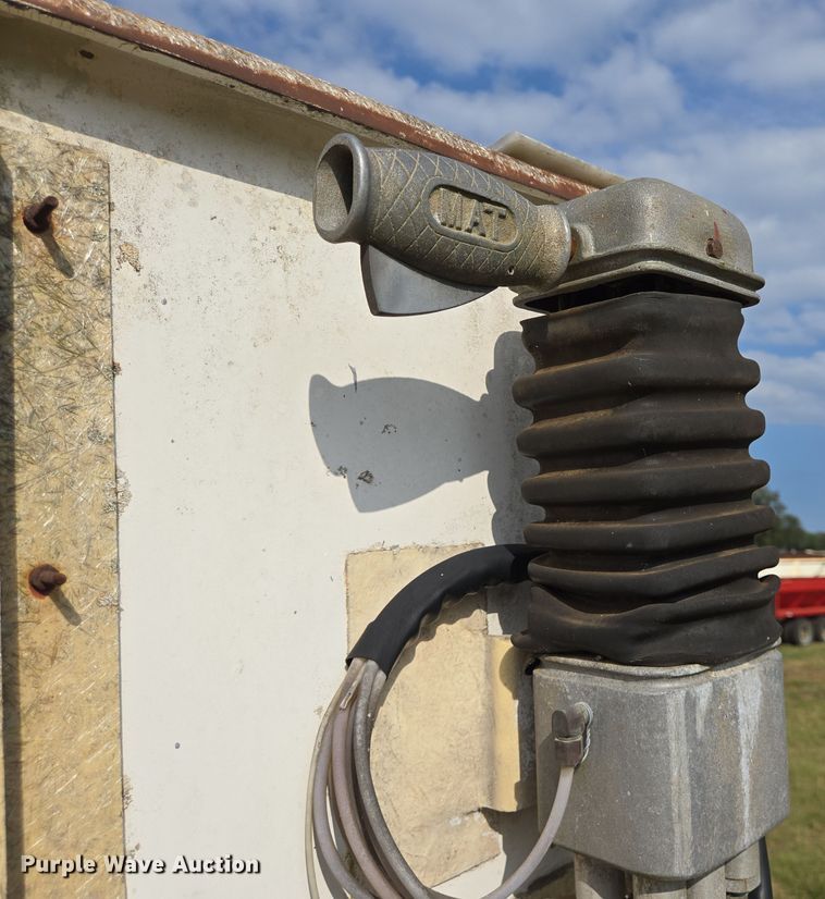 image for item DT5356 1982 Ford B700 bucket truck