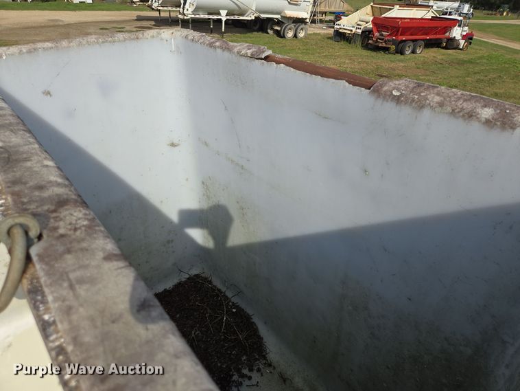 image for item DT5356 1982 Ford B700 bucket truck