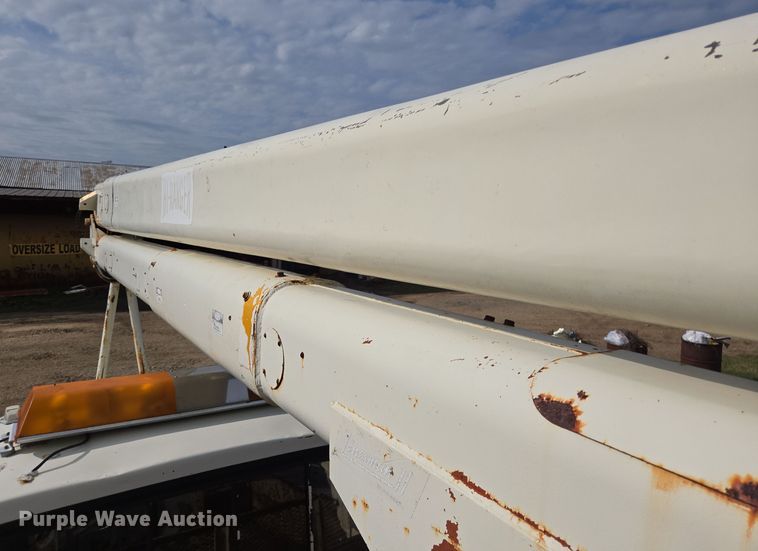 image for item DT5356 1982 Ford B700 bucket truck