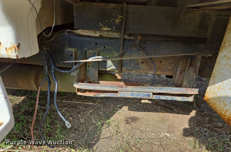 image for item DT5356 1982 Ford B700 bucket truck