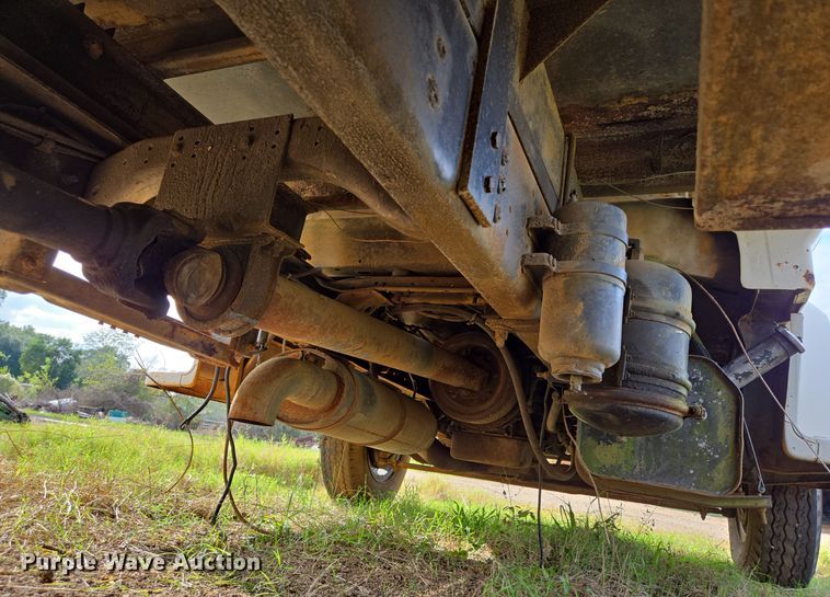 image for item DT5356 1982 Ford B700 bucket truck
