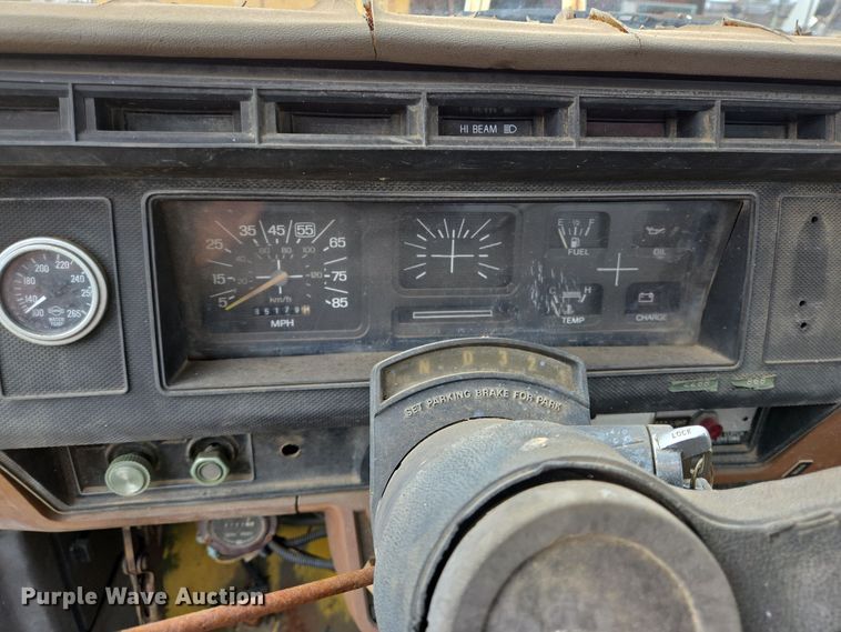 image for item DT5356 1982 Ford B700 bucket truck