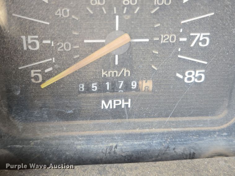 image for item DT5356 1982 Ford B700 bucket truck