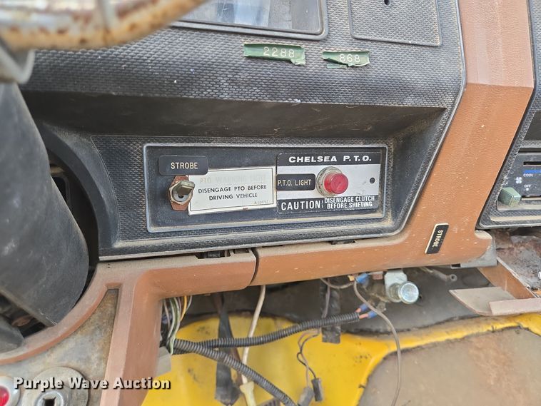 image for item DT5356 1982 Ford B700 bucket truck