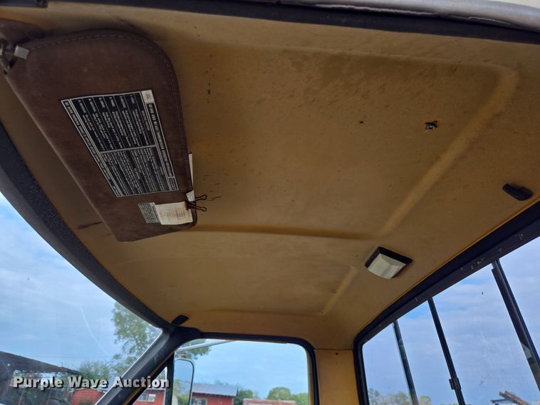 image for item DT5356 1982 Ford B700 bucket truck