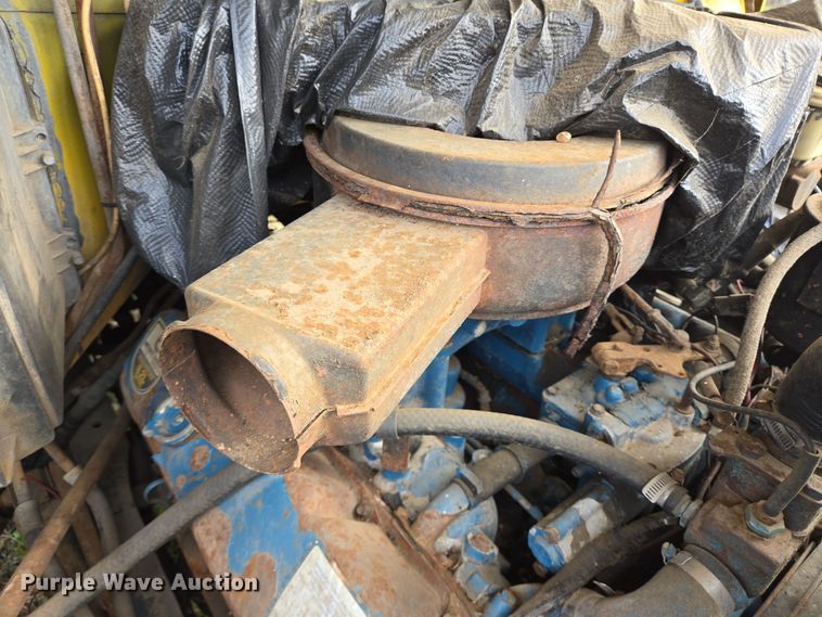 image for item DT5356 1982 Ford B700 bucket truck