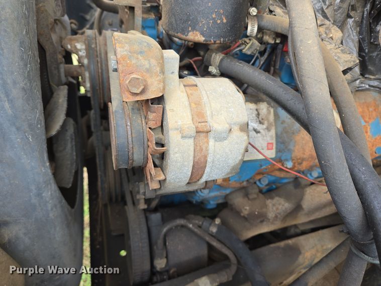 image for item DT5356 1982 Ford B700 bucket truck