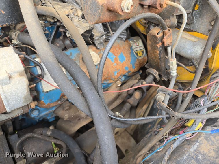 image for item DT5356 1982 Ford B700 bucket truck