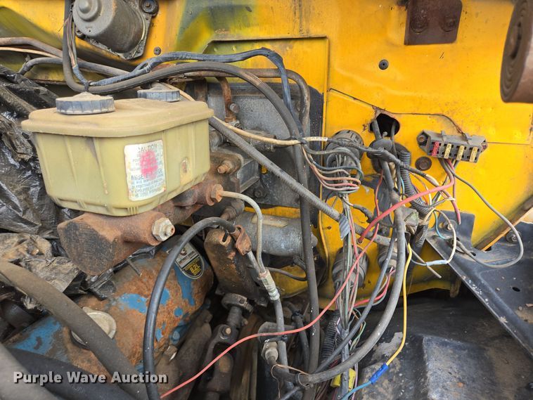 image for item DT5356 1982 Ford B700 bucket truck