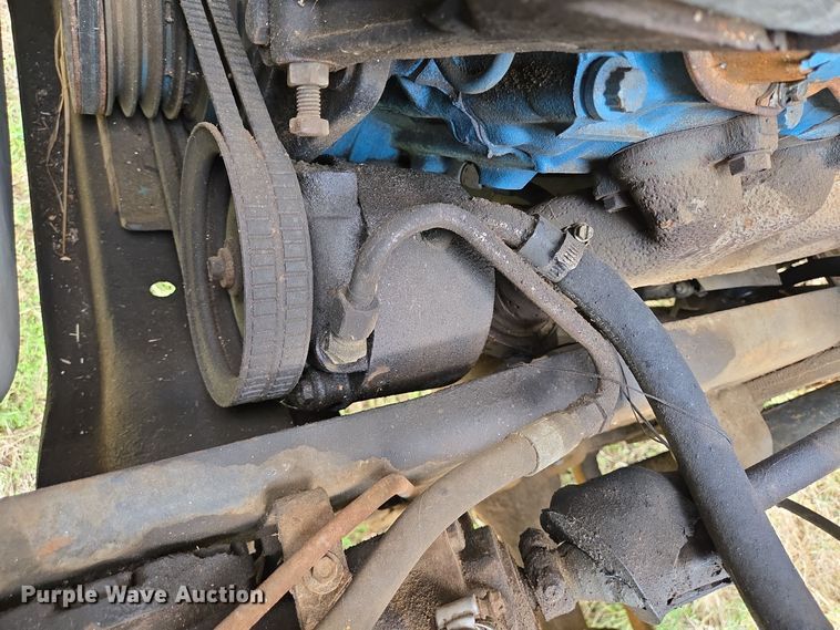 image for item DT5356 1982 Ford B700 bucket truck