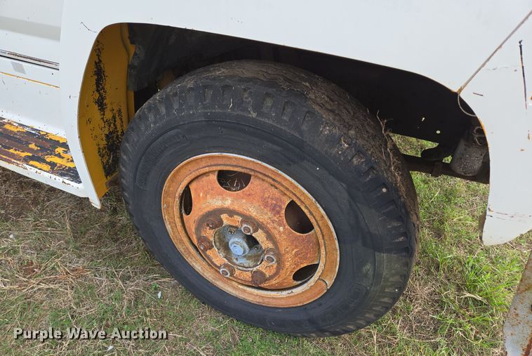 image for item DT5356 1982 Ford B700 bucket truck