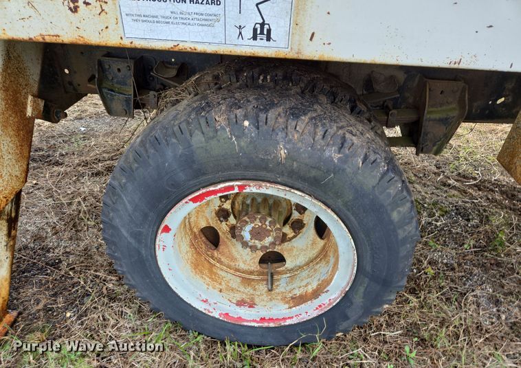 image for item DT5356 1982 Ford B700 bucket truck