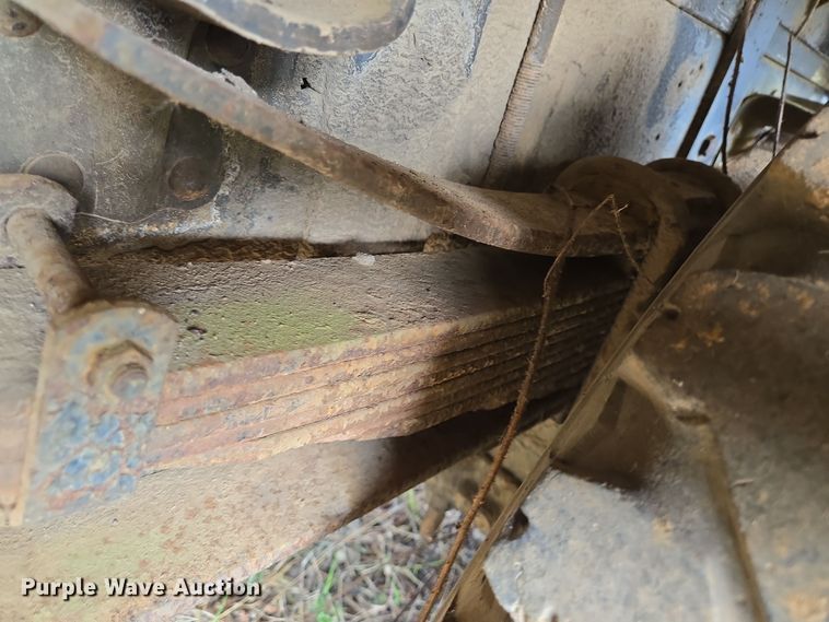 image for item DT5356 1982 Ford B700 bucket truck