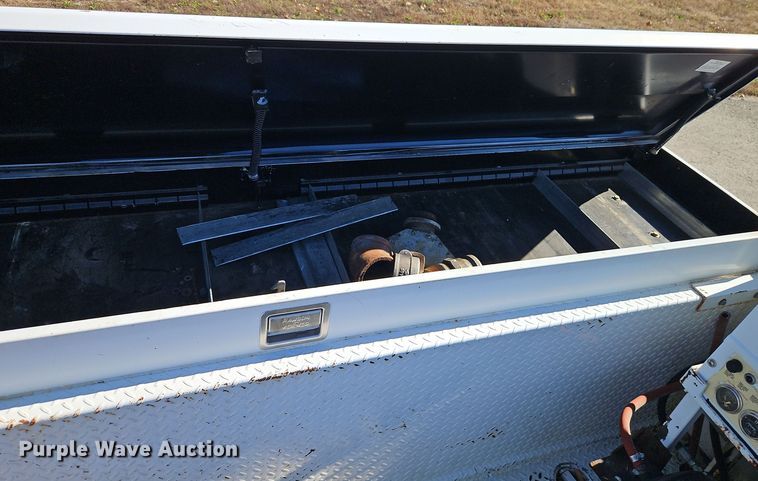 image for item DT7560 2008 Ford F450 Super Duty XL SuperCab utility / service truck