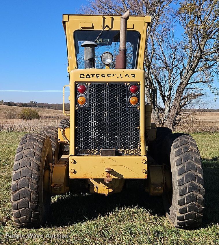 image for item DT7564 1985 Caterpillar 120G motor grader