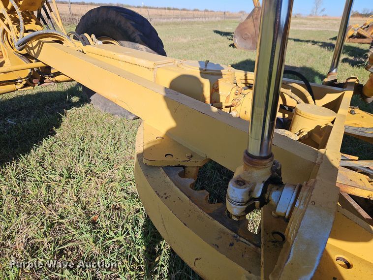 image for item DT7564 1985 Caterpillar 120G motor grader