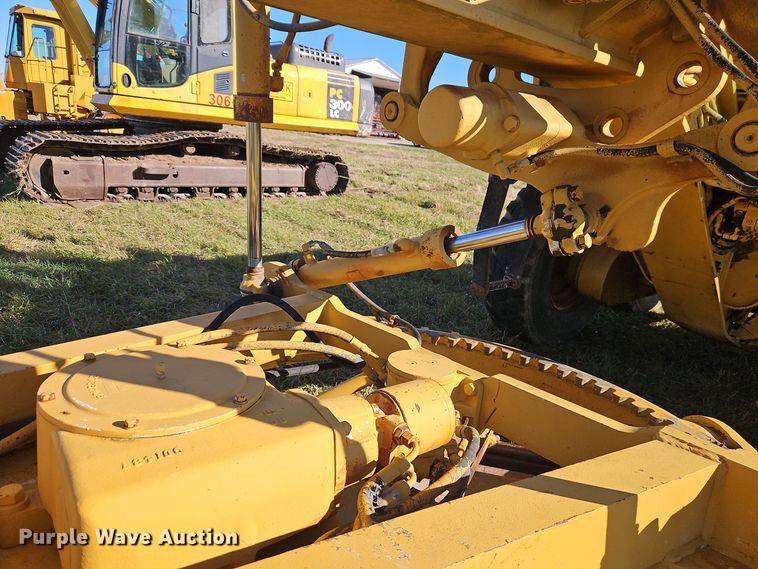 image for item DT7564 1985 Caterpillar 120G motor grader