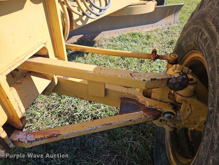 image for item DT7564 1985 Caterpillar 120G motor grader