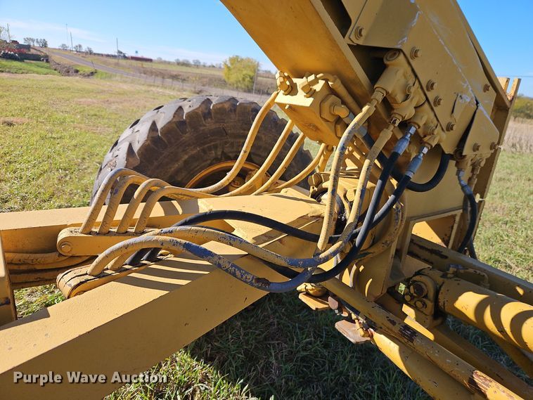 image for item DT7564 1985 Caterpillar 120G motor grader