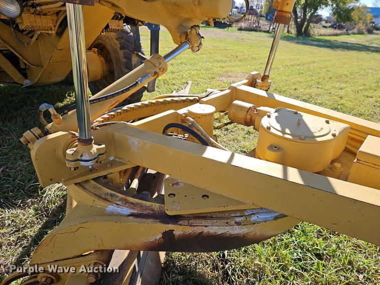 image for item DT7564 1985 Caterpillar 120G motor grader