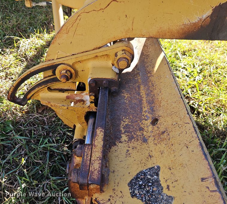 image for item DT7564 1985 Caterpillar 120G motor grader