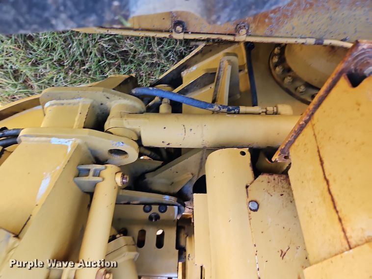 image for item DT7564 1985 Caterpillar 120G motor grader