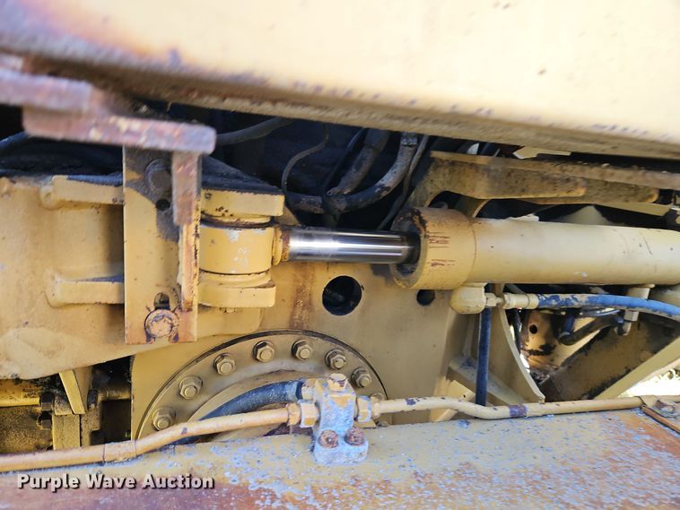 image for item DT7564 1985 Caterpillar 120G motor grader