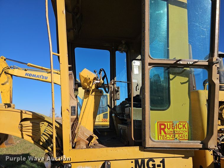 image for item DT7564 1985 Caterpillar 120G motor grader