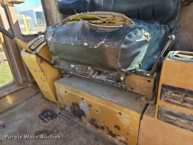 image for item DT7564 1985 Caterpillar 120G motor grader