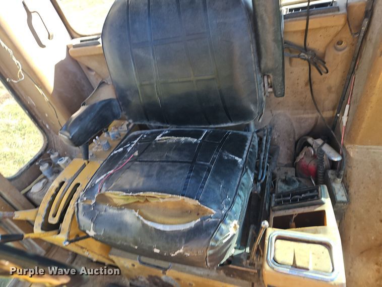 image for item DT7564 1985 Caterpillar 120G motor grader