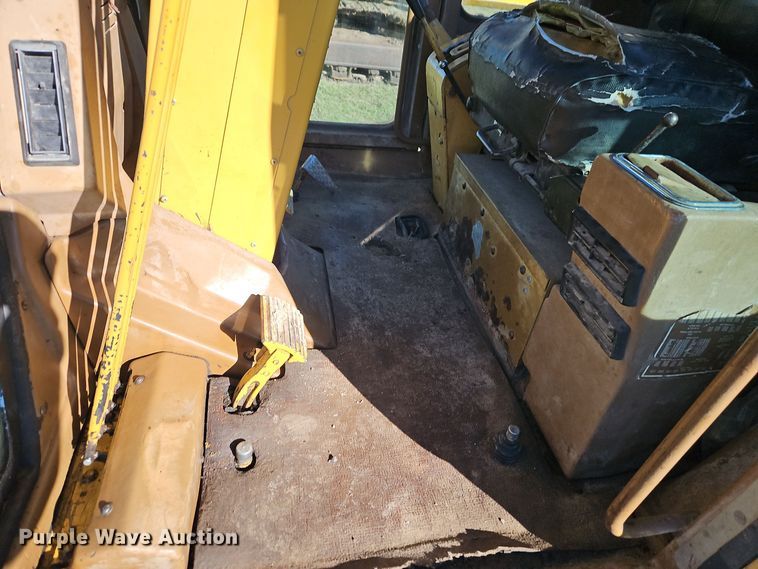 image for item DT7564 1985 Caterpillar 120G motor grader