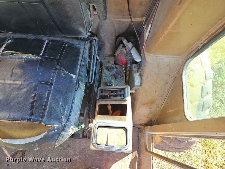 image for item DT7564 1985 Caterpillar 120G motor grader