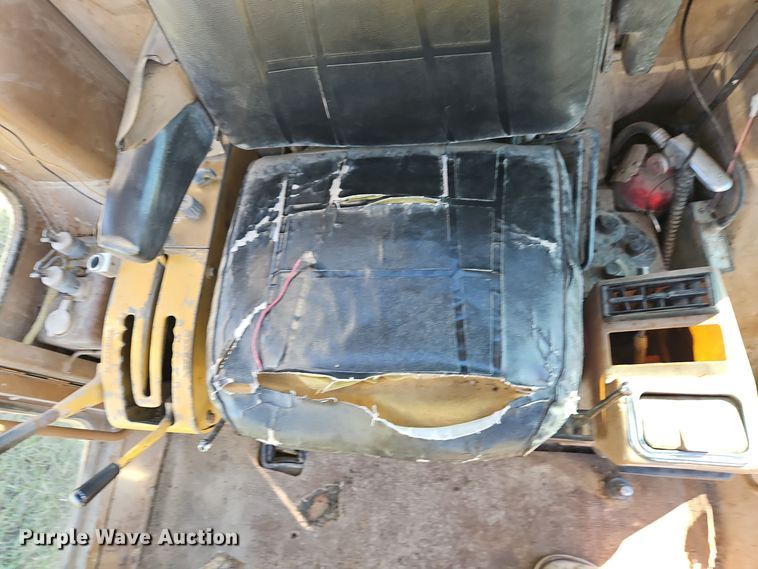 image for item DT7564 1985 Caterpillar 120G motor grader