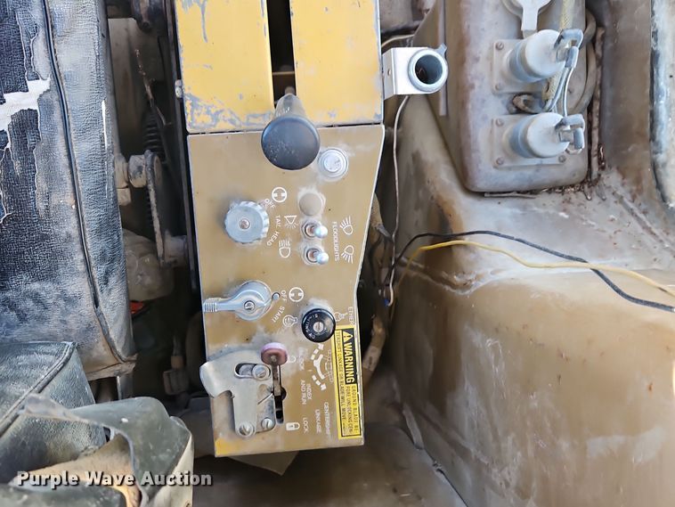 image for item DT7564 1985 Caterpillar 120G motor grader