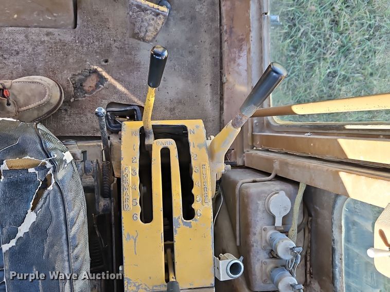 image for item DT7564 1985 Caterpillar 120G motor grader