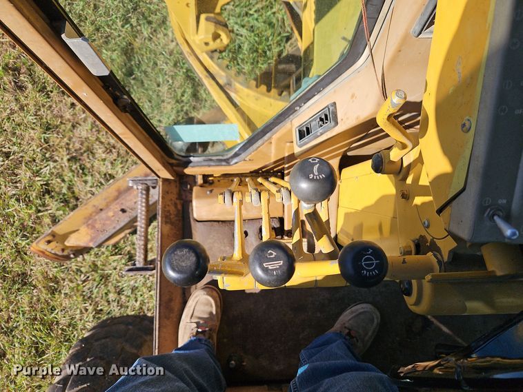 image for item DT7564 1985 Caterpillar 120G motor grader