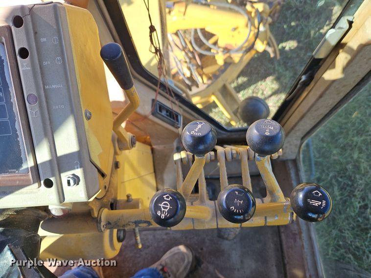 image for item DT7564 1985 Caterpillar 120G motor grader