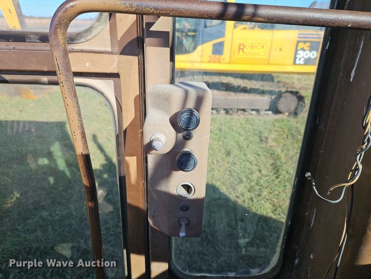 image for item DT7564 1985 Caterpillar 120G motor grader