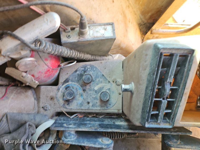 image for item DT7564 1985 Caterpillar 120G motor grader