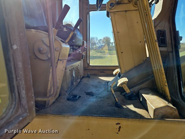 image for item DT7564 1985 Caterpillar 120G motor grader