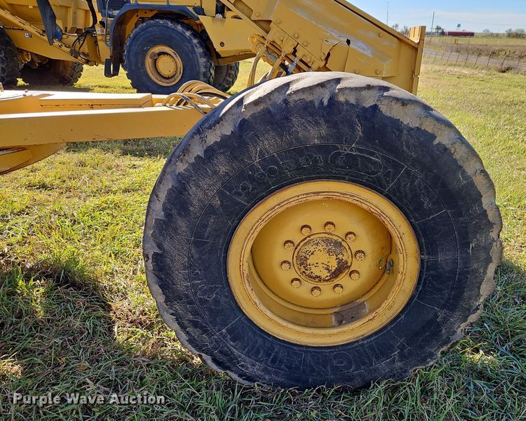 image for item DT7564 1985 Caterpillar 120G motor grader