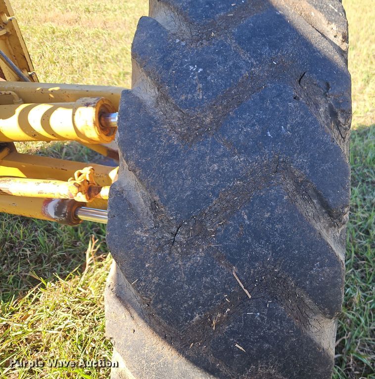 image for item DT7564 1985 Caterpillar 120G motor grader