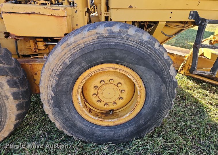 image for item DT7564 1985 Caterpillar 120G motor grader
