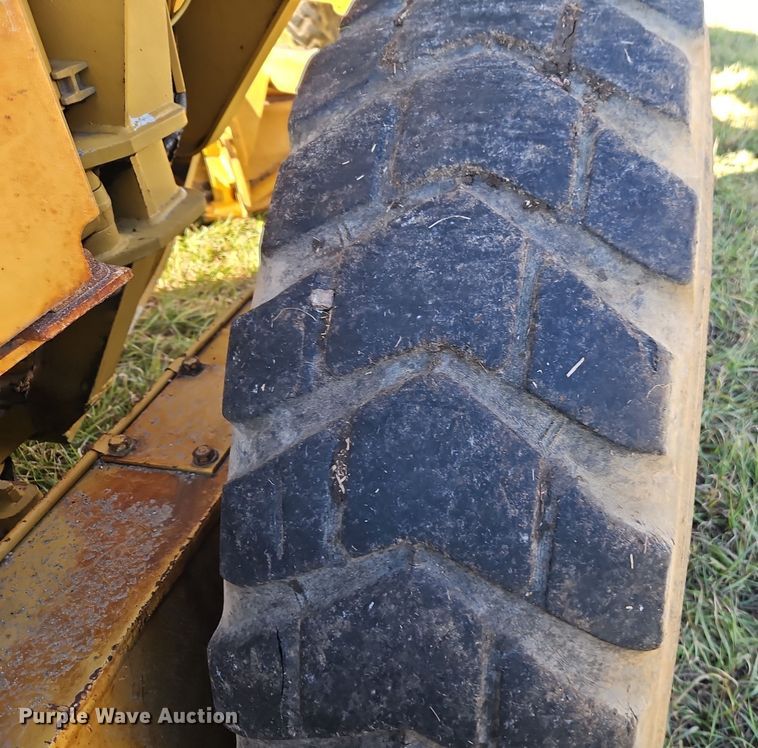 image for item DT7564 1985 Caterpillar 120G motor grader