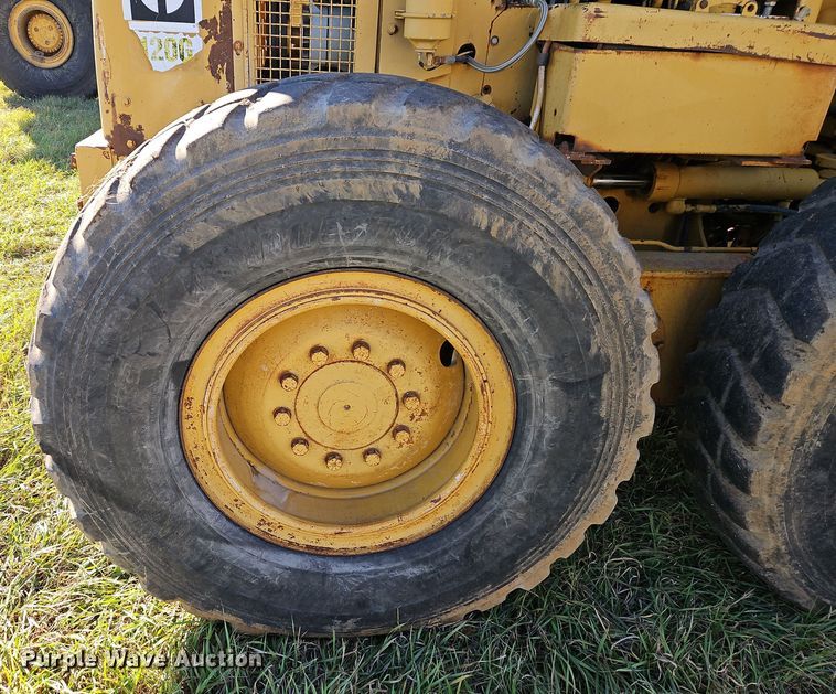 image for item DT7564 1985 Caterpillar 120G motor grader